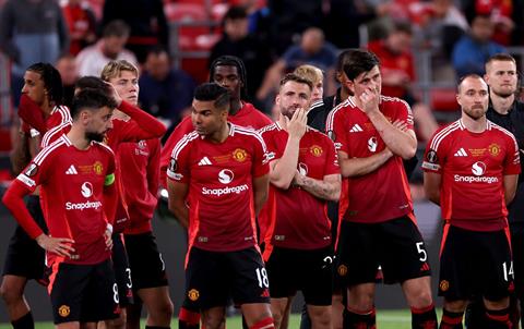 Man Utd: Dưới đáy vực nhìn lên
