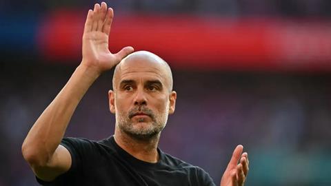 Pep Guardiola không biết gì về tương lai Akanji và Savinho