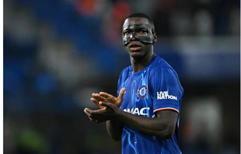 Paul Scholes chê Moises Caicedo, cổ động viên Chelsea nổi giận