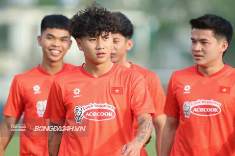 Bùi Alex tập buổi đầu tiên cùng ĐT U22 Việt Nam