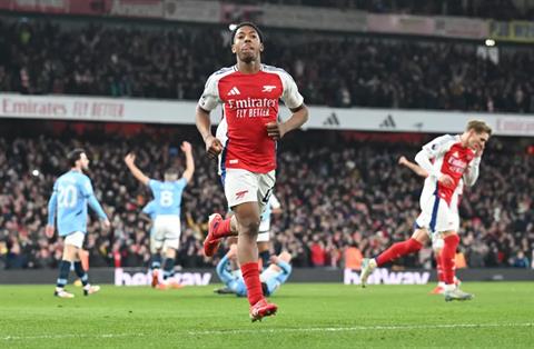 Real Madrid theo dõi tình hình của Myles Lewis-Skelly