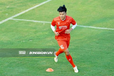HLV Kim Sang Sik đau đầu khi dàn trụ cột vắng mặt