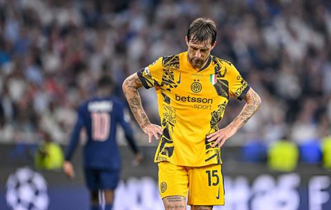 Francesco Acerbi không lên hội quân cùng ĐT Italia sau trận thua PSG