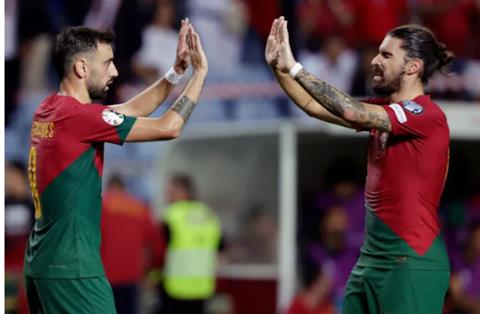 Ruben Neves chào mời Bruno Fernandes đến Al-Hilal