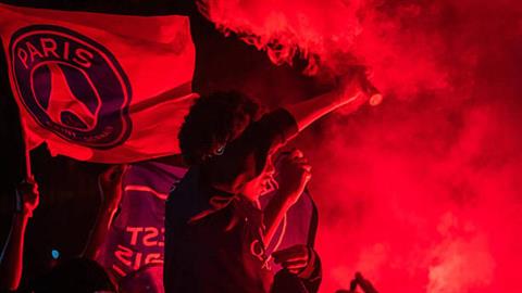 Lễ diễu hành của PSG bị lu mờ bởi bạo loạn, 2 người thiệt mạng