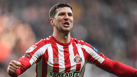 Sunderland chia tay gần một đội hình sau khi thăng hạng