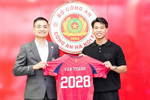 Văn Thanh cam kết tương lai với CLB CAHN