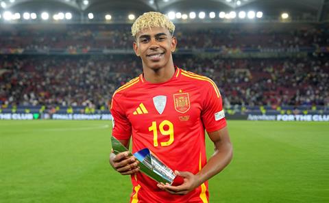 Lamine Yamal hay hơn Messi khi cùng ở tuổi 17