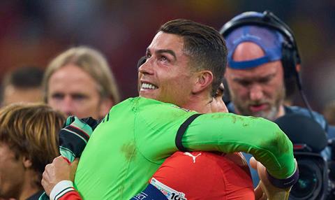 Cảm xúc vẹn nguyên của Cristiano Ronaldo