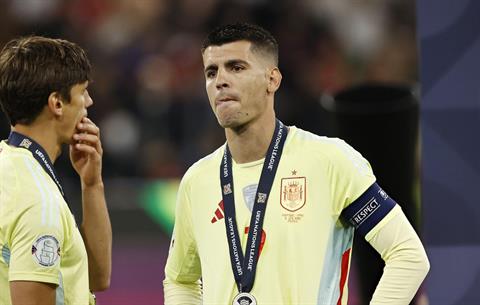 Alvaro Morata xin lỗi sau khi hóa tội đồ của Tây Ban Nha