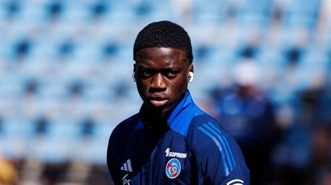 Chelsea xác nhận chiêu mộ trung vệ tuổi teen từ Strasbourg