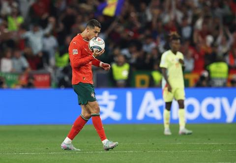 Trực tiếp Bồ Đào Nha 2-2 Tây Ban Nha (Hiệp phụ): Ronaldo rời sân