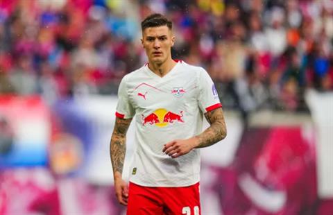 Benjamin Sesko được khuyên nên từ chối cập bến Saudi Pro League