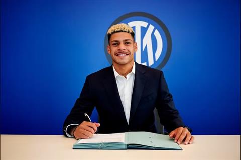 Tiểu sử tiền đạo Luis Henrique