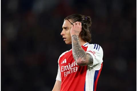Arsenal quyết định tương lai Riccardo Calafiori 