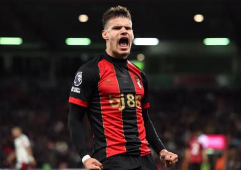 Cha Milos Kerkez xác nhận vụ chuyển tới Liverpool đã xong