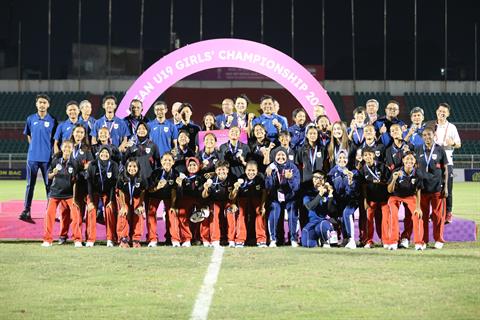 U19 nữ Việt Nam nhìn Thái Lan vô địch Đông Nam Á