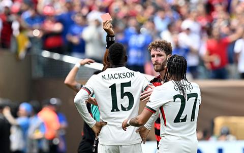 Enzo Maresca lên tiếng về tấm thẻ đỏ của Nicolas Jackson