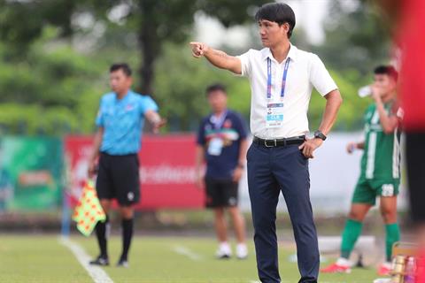 Khó tin trận play-off: HLV của Bình Phước lại đối đầu với chủ quản