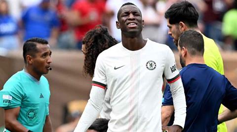Nicolas Jackson nhận án treo giò 2 trận sau thẻ đỏ ở Club World Cup