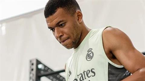 Mbappe sút cân nghiêm trọng sau vụ nhập viện