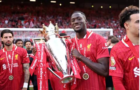 Arsenal được khuyên nên để mắt tới Ibrahima Konate