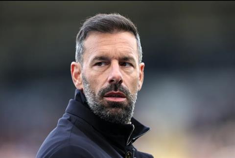 Leicester xác nhận sa thải HLV Ruud van Nistelrooy