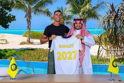 Cristiano Ronaldo CHÍNH THỨC gia hạn với Al-Nassr, nhận số tiền siêu khủng