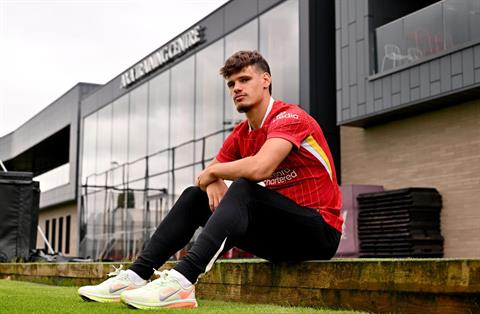 Milos Kerkez gia nhập Liverpool: Trách nhiệm cao cả của chàng trai trẻ tuổi