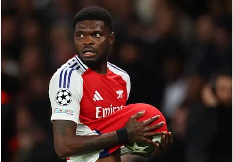 Arsenal bị chỉ trích dữ dội vì để Thomas Partey ra đi
