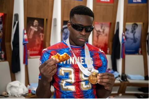 Crystal Palace giảm giá bán Marc Guehi cho Arsenal và Liverpool