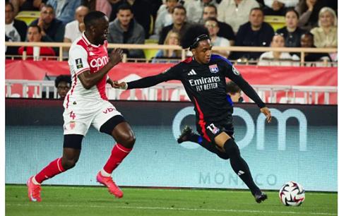 Nottingham Forest vượt mặt Chelsea vụ sao Lyon