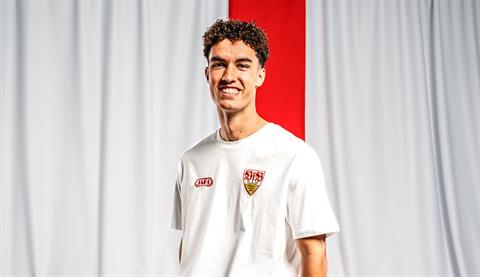 Tiểu sử tiền vệ Noah Darvich