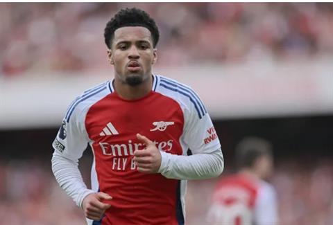 Ethan Nwaneri có câu trả lời cho Chelsea
