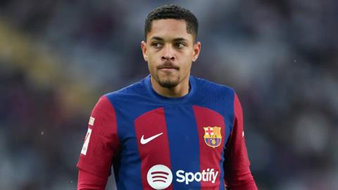 Deco tiếc nuối vì Vitor Roque thất bại tại Barca