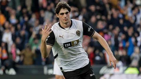 Điểm tin bóng đá sáng 9/7: Man United nhắm tiền vệ của Valencia