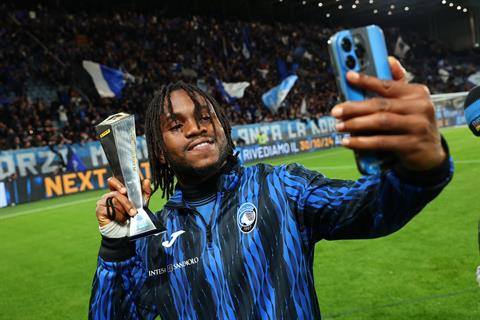 Arsenal và Liverpool nhận đòn đau vụ Ademola Lookman