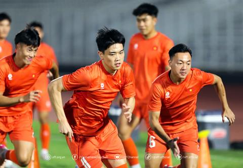Đình Bắc khó ra sân ở trận gặp U23 Campuchia