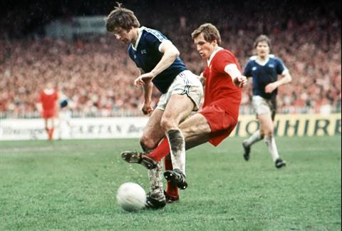 Cựu cầu thủ Liverpool và Chelsea qua đời ở tuổi 70