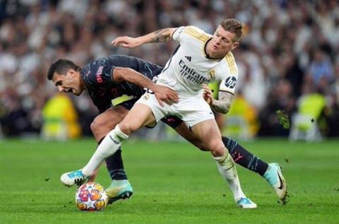 Toni Kroos đưa Rodri lên mây