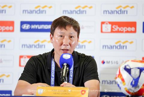 HLV Kim Sang Sik giao nhiệm vụ cho U23 Việt Nam trước trận bán kết