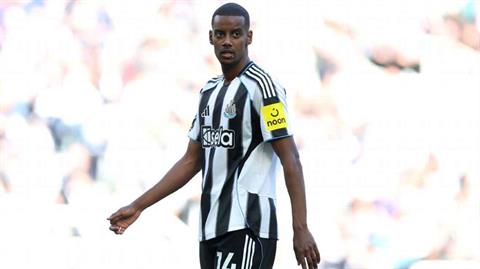 Alexander Isak vắng mặt khỏi tour du đấu châu Á của Newcastle