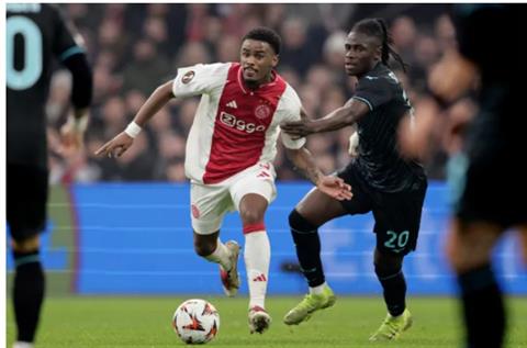 Ajax đáp trả đề nghị 34 triệu bảng của Chelsea cho Jorrel Hato
