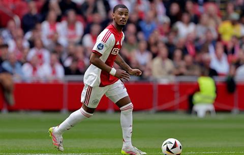 HLV Ajax lên tiếng về khả năng Jorrel Hato cập bến Chelsea