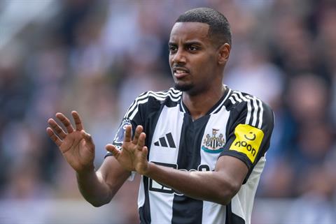 Eddie Howe ngầm mở đường cho Alexander Isak ở lại Newcastle