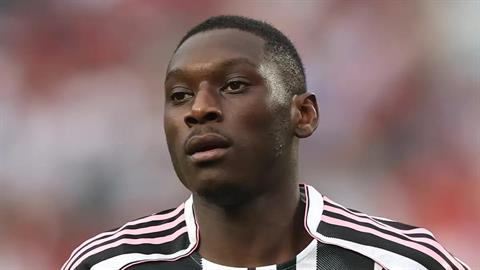 Man United và Chelsea tranh giành Kolo Muani