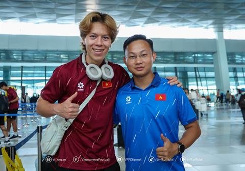Bác sĩ U23 Việt Nam phủ nhận việc rải chai nước cản trở U23 Indonesia