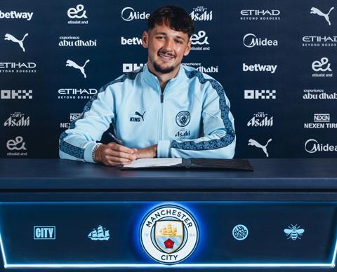 Man City chính thức công bố tân binh James Trafford