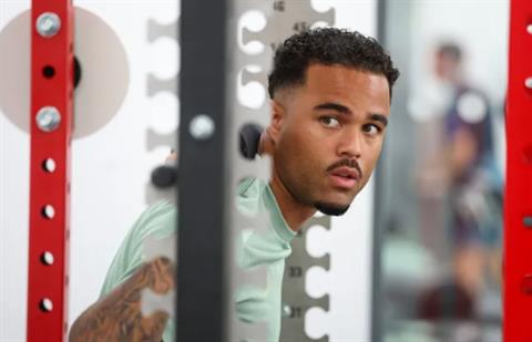 Arsenal và Liverpool được khuyên nên chiêu mộ Justin Kluivert