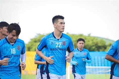 Nguyễn Tiến Linh chia tay Becamex TP.HCM trong nước mắt